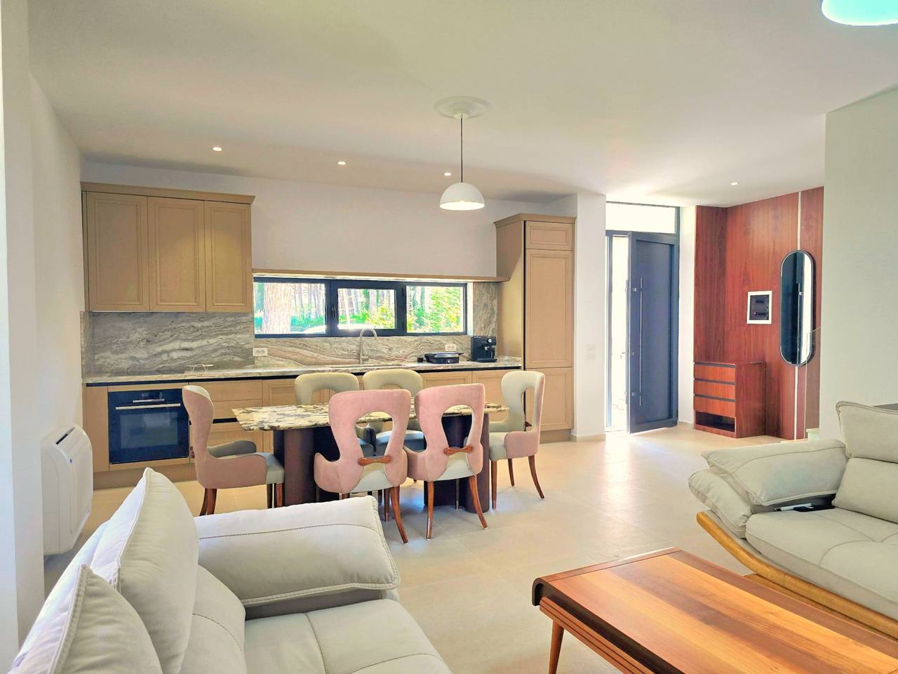 Seaside Premium Villa in Ishëm, Albanien