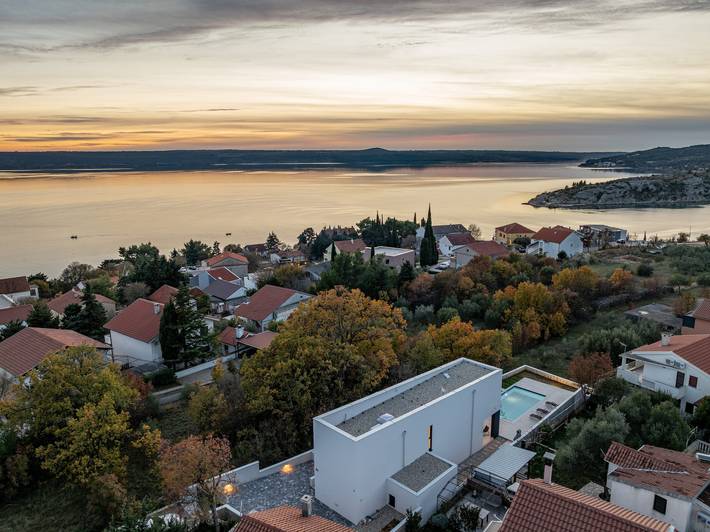 Villa für 6 Personen, mit Garten und Terrasse in Jasenice