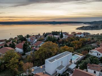 Villa für 6 Personen, mit Garten und Terrasse in Jasenice