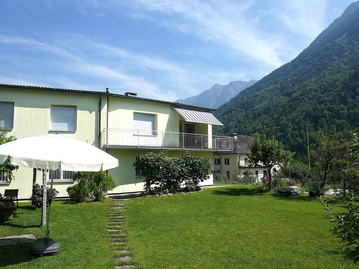 Ferienwohnung für 4 Personen, mit Whirlpool und Terrasse sowie Garten und Ausblick