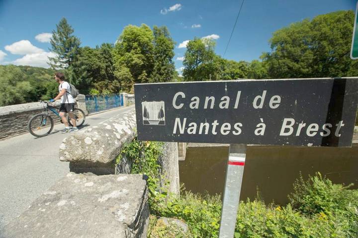 Location de vacances pour 11 personnes, avec vue et jardin dans Bon Repos sur Blavet - 2