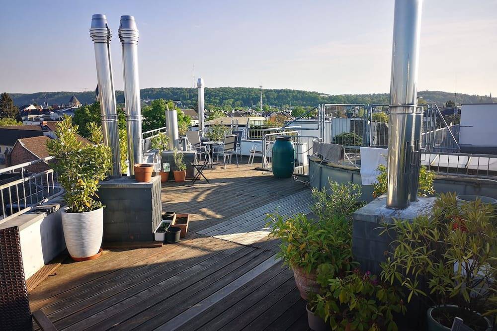 Ganze Wohnung, Zentrumsnahe großzügige Wohnung mit Rheinblick in Bonn, Rheinland