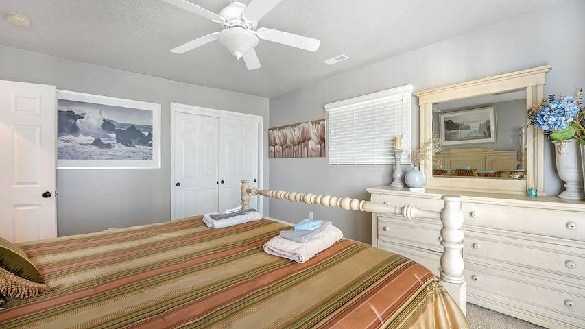 Vacation house for 15 people, with balcony in Lake of the Ozarks