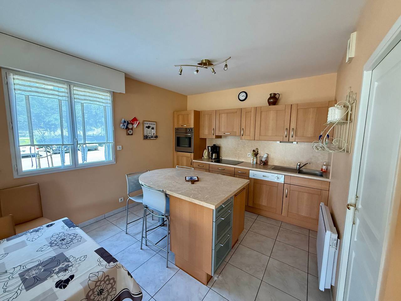 Apartamento entero, Apartamento T3 con Terraza y Garaje a 300m de la Playa in Les Sables-d'Olonne, Vandea