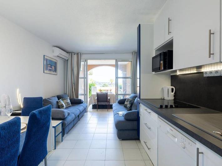 Gîte pour 4 personnes, avec terrasse ainsi que piscine et jardin dans Gare Du Dramont - 4