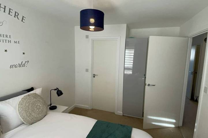 New Modern 3-Bed Home Free Parking 5 Stones Ave, Kent, England, Da1 5Gs in Dartford, Kent