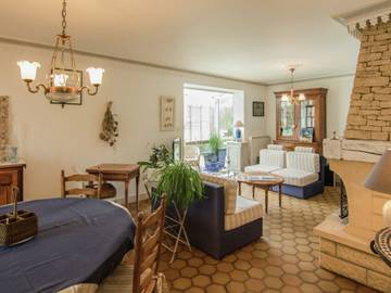 Maison De Vacances pour 7 Personnes dans Saint-Bonnet-la-Rivière, Région de Brive-la-Gaillarde, Photo 3