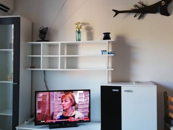 Ferienwohnung für 2 Personen, mit Balkon und Garten, kinderfreundlich in Barbat na Rabu