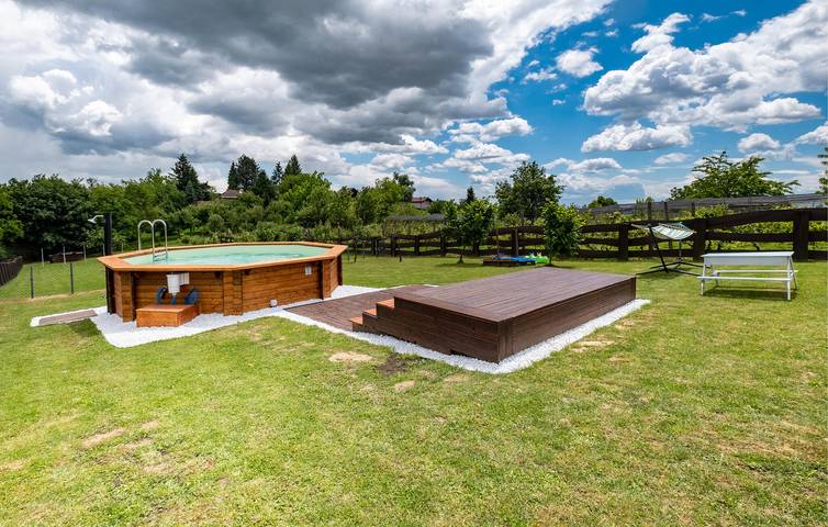 Modernes Apartment mit 2 Schlafzimmern, Pool, WLAN und Terrasse in Zagreb und Umgebung