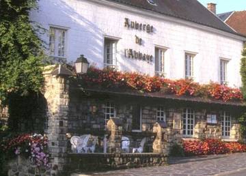 Hôtel pour 3 personnes, avec terrasse, animaux acceptés à Signy-l'Abbaye