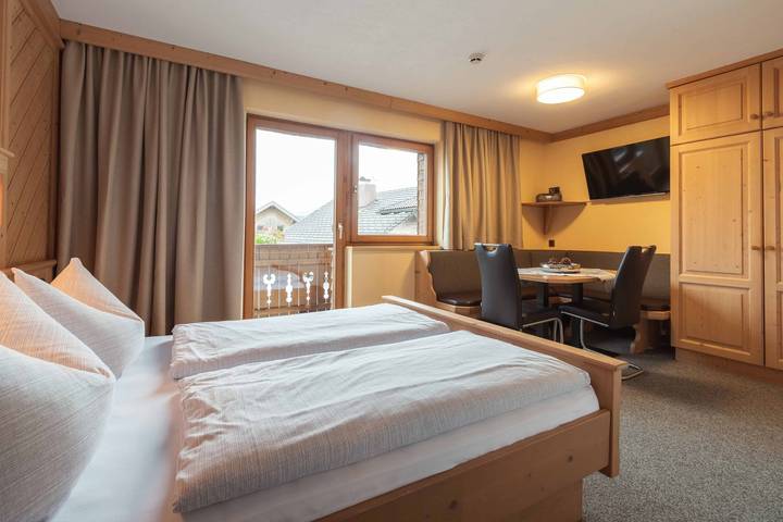Ferienwohnung für 4 Personen, mit Balkon und Garten in Bichlbach - 2