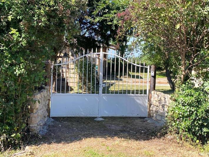 Location de vacances pour 2 personnes, avec Balcon et Terrasse ainsi que Jardin et Vue à Chavannes-sur-Reyssouze