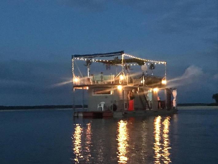 Bateau pour 4 personnes, avec sauna et vue ainsi que terrasse et vue sur le lac en Lettonie - 3