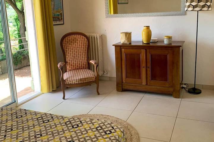 Beautiful Provencal villa of charm with beautiful views of village and castle in Villeneuve-Loubet, Mediterranean Coast (France)
