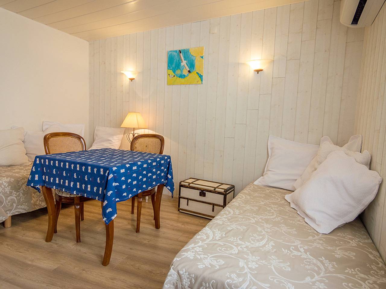 Apartamento entero, Casa de pueblo renovada, terraza tranquila, aparcamiento in Mèze, Côte d'Améthyste