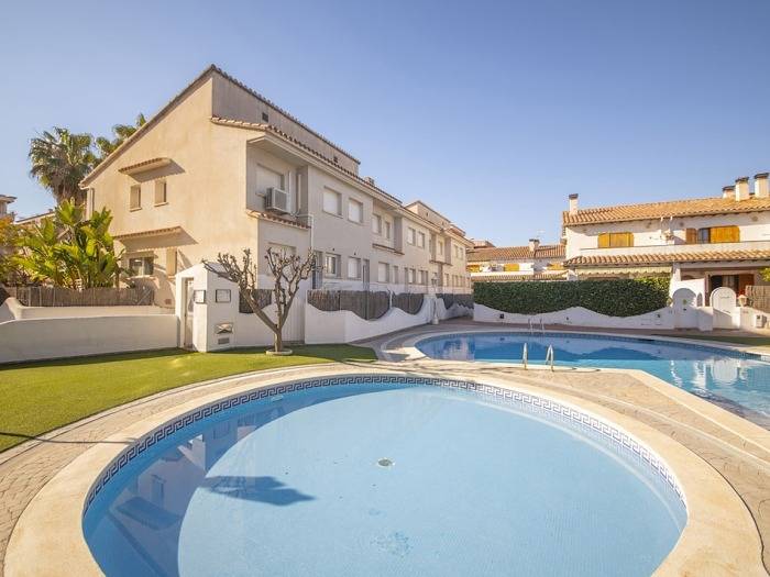 Location de vacances pour 8 personnes, avec bassin pour enfant ainsi que balcon et piscine dans Platja de Calafell - 2