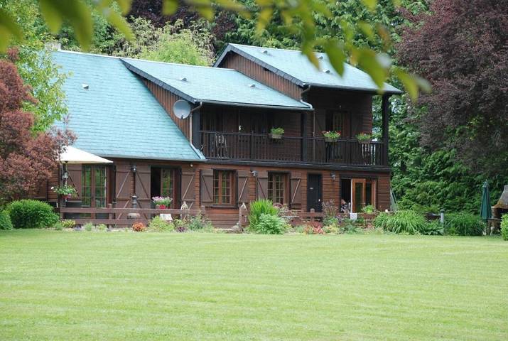 Chambre d’hôte pour 5 personnes, avec vue sur le lac ainsi que jardin et vue à Sauviat-sur-Vige