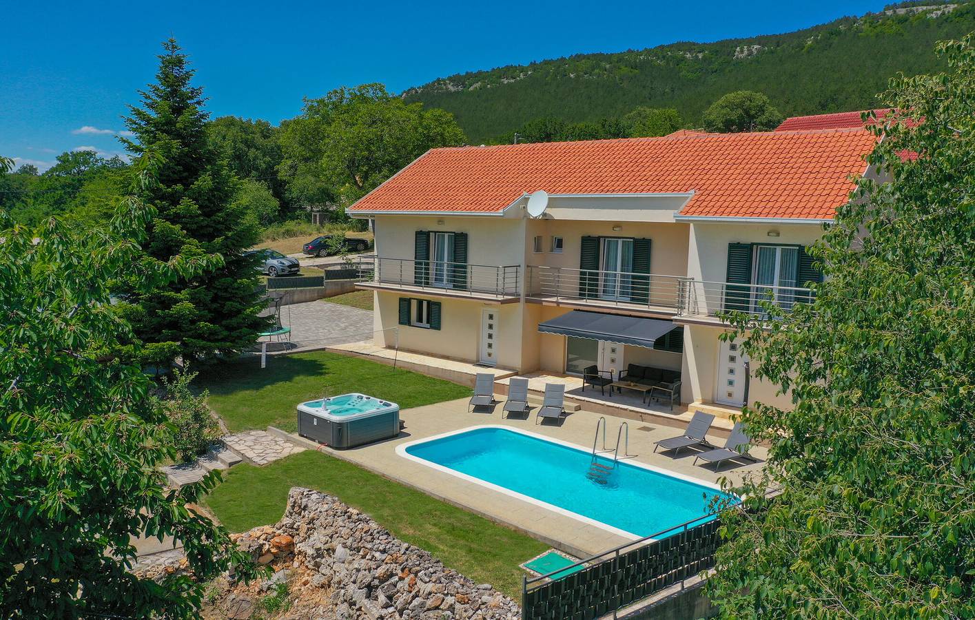 Gemütliche 2-Zimmer-Wohnung mit Pool, Terrasse und WLAN in Cista Velika, Dalmatinisches Zagora
