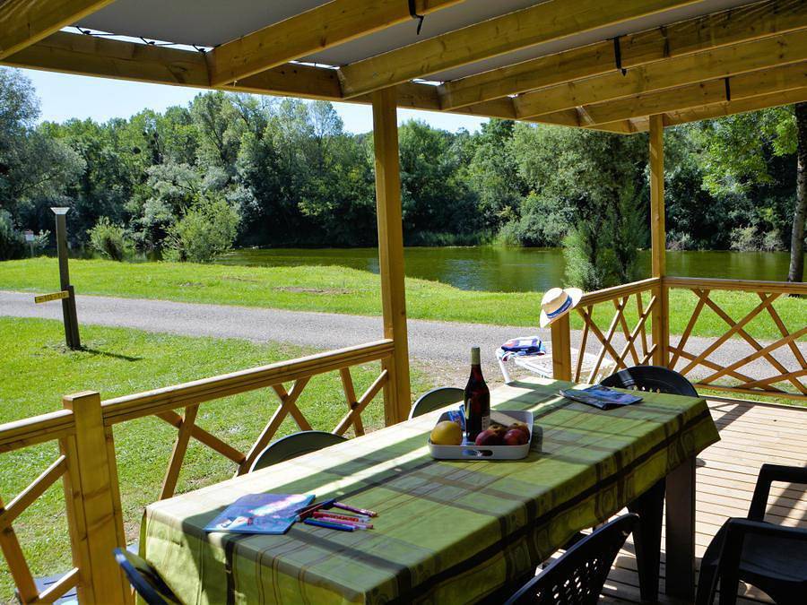 Camping Les Bords de Loue - Mobilheim 8 personen - Residenz Family 35m² - 3 Schlafzimmer 6/8 pers. in Parcey, Jura