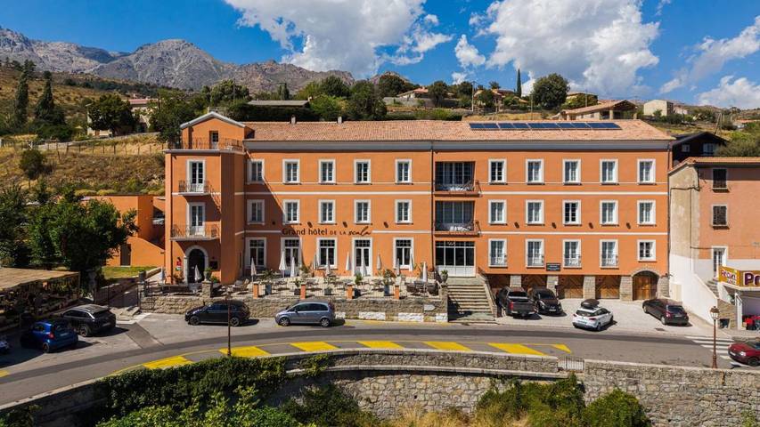 Hôtel pour 2 personnes, avec Terrasse ainsi que Jardin et Piscine à Calacuccia