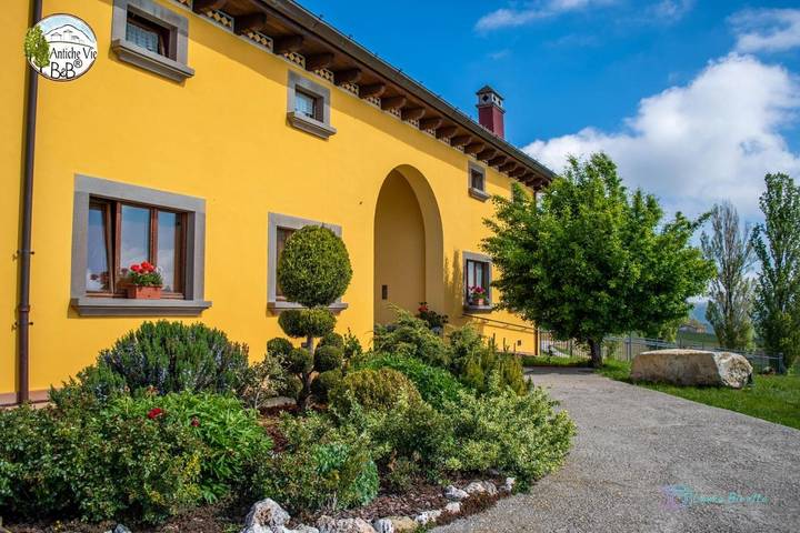 Chambre d’hôte pour 3 personnes, avec Jacuzzi et Terrasse ainsi que Jardin et Piscine à Serramazzoni