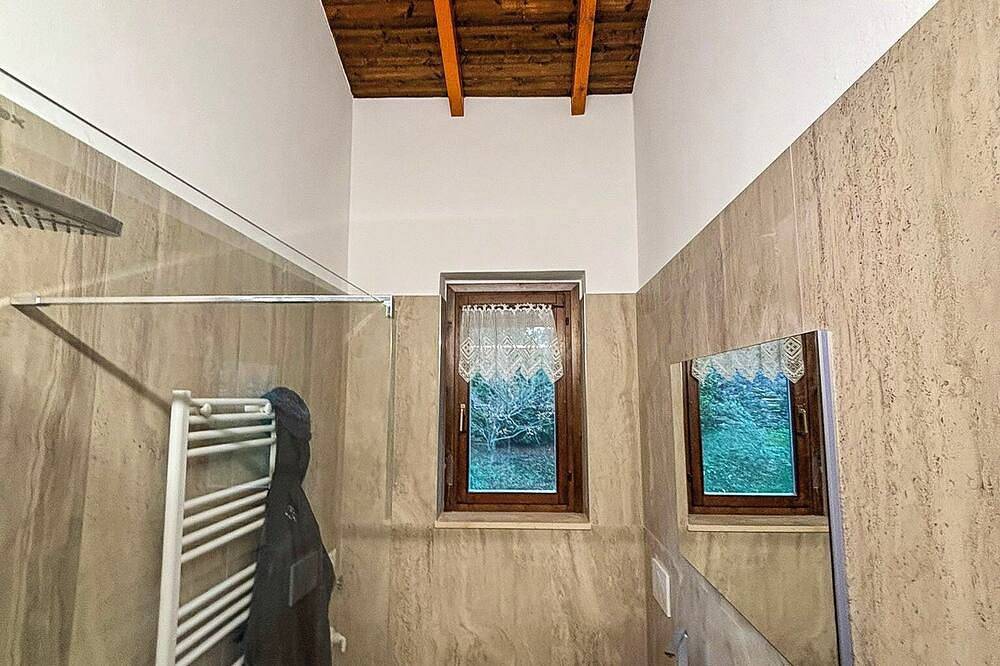 Ganze Wohnung, Geschmackvoll möblierte Ferienwohnung in ruhiger & sonniger Aussichtslage in Pino sulla Sponda del Lago Maggiore, Maccagno con Pino e Veddasca