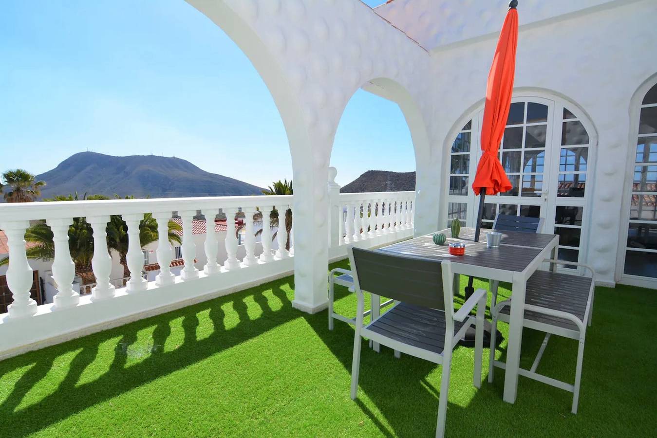 Appartement entier, Appartement "Casa Carmela" avec vue sur la mer, piscine partagée et Wi-Fi. in Chayofa, Arona