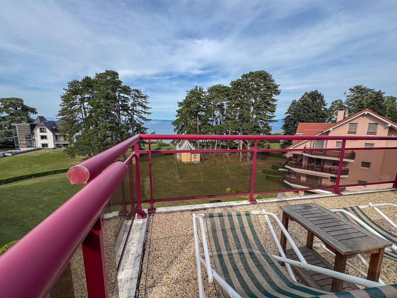 Ganze Wohnung, Duplex mit Terrasse und Zugang zum Privatstrand, Garage Inklusive in Publier, Thonon-les-Bains und Umgebung