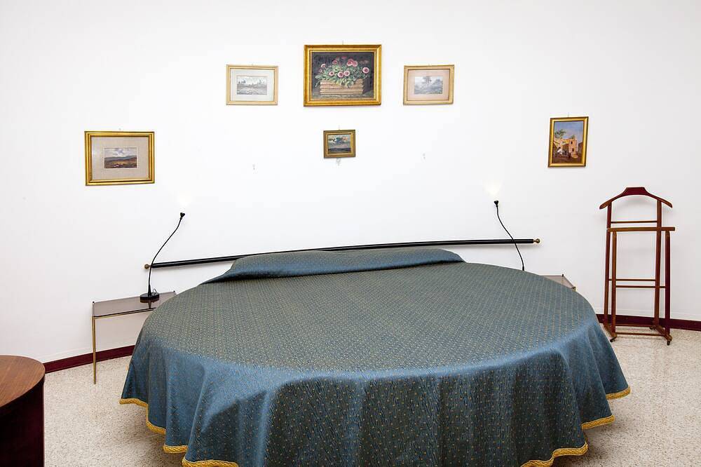 Villa, private pool and sea views in Amalfi Coast, Campania, Italy in Piano di Sorrento, Sorrento Coast