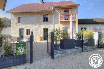 Gîte pour 6 personnes, avec balcon et jardin à Ceyzérieu