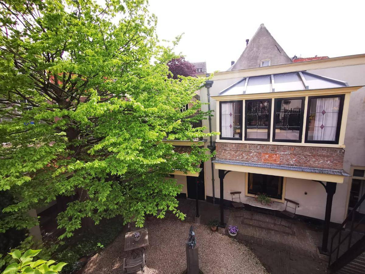 Unique Courtyard House with Sauna in Alkmaar city center in Alkmaar, Mer du Nord Pays-Bas