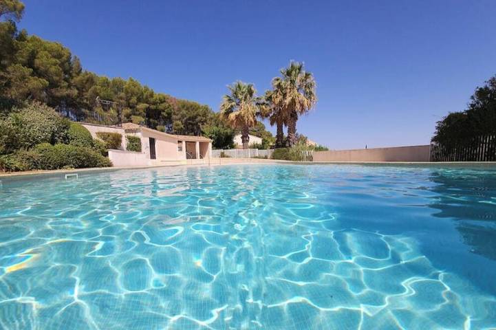 Villa pour 5 personnes, avec piscine et jardin