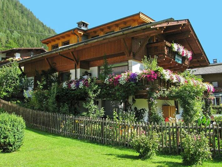 Ferienhaus für 9 Personen, mit Sauna und Balkon im Stubaital