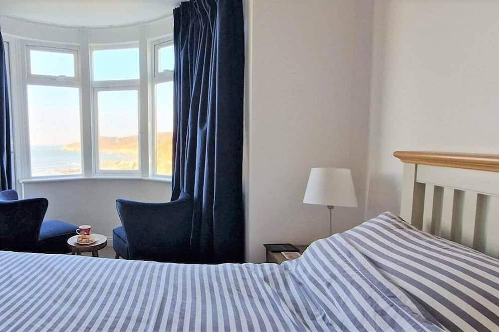 Gorgeous 2 bed apartment overlooking Combesgate Beach in Woolacombe, Devon