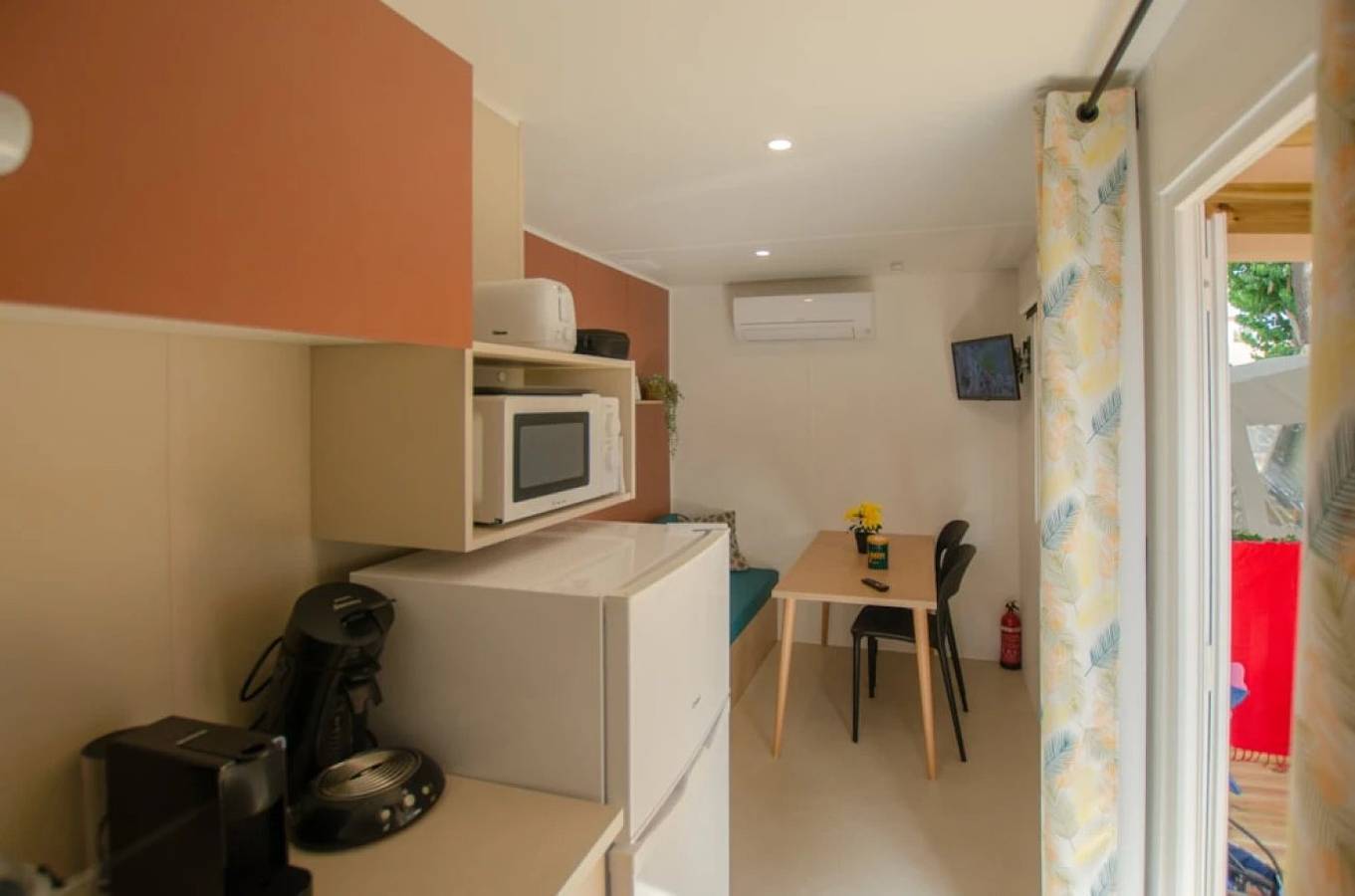 Zecamping 4 étoiles locatif Tv Lv Bbq 21m2 in Grau-d'Agde, Agde