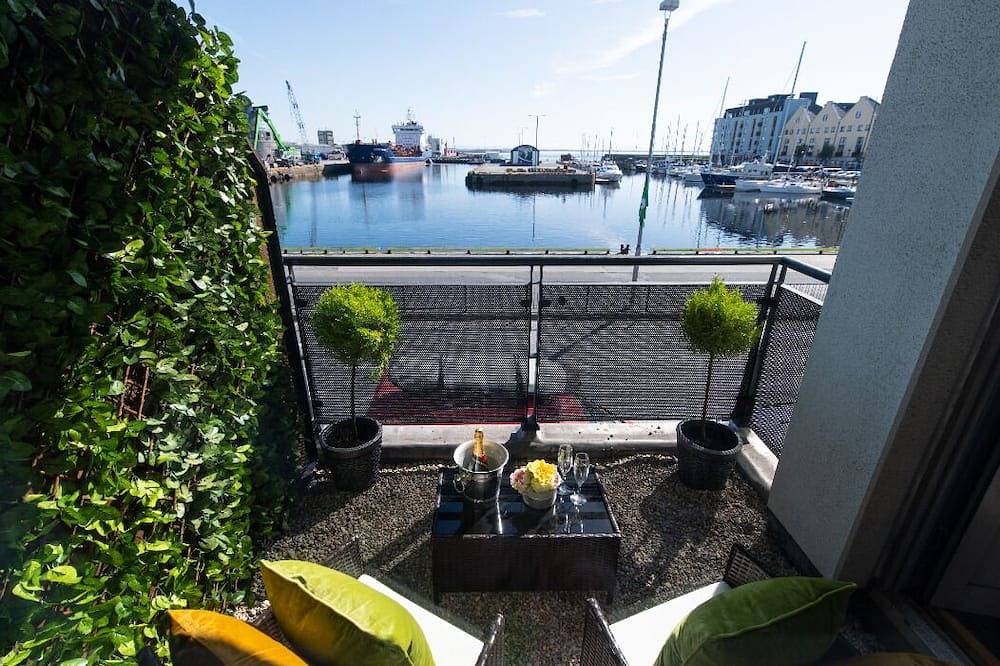 Entire apartment, Seaview Luxury City Center-best Location in Eyre Square, Galway