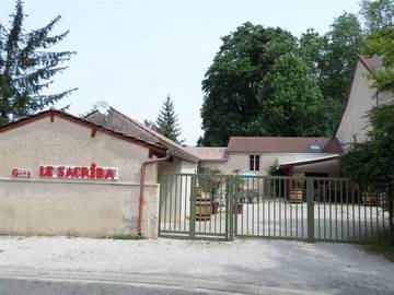 Gîte pour 40 personnes, avec terrasse dans Parc national de forêts