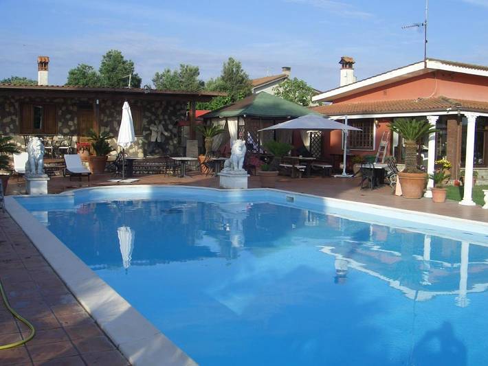 Ferienhaus für 8 Personen, mit Balkon und Terrasse sowie Garten und Pool
