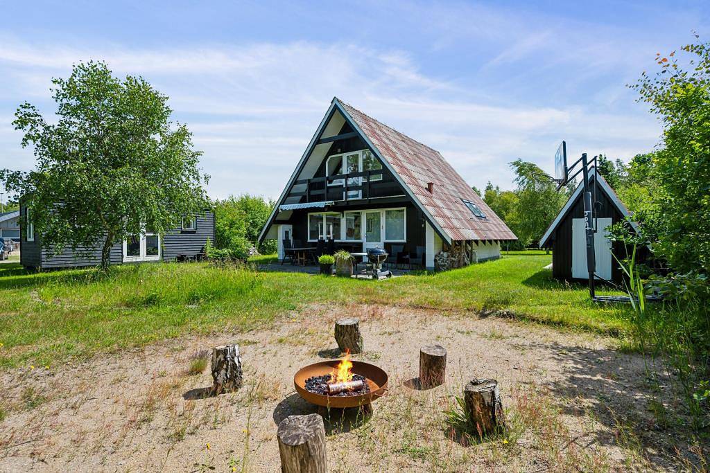 Nice Holiday Home Close to Ebeltoft and Just Minutes from the Water in Øerne, Ebeltoft