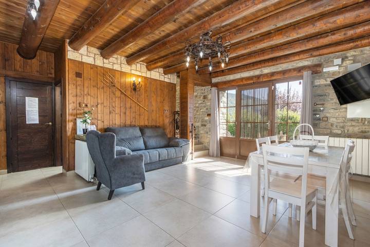 Casa rural para 5 personas, con jardín y balcón, Se admiten mascotas en Provincia de Huesca