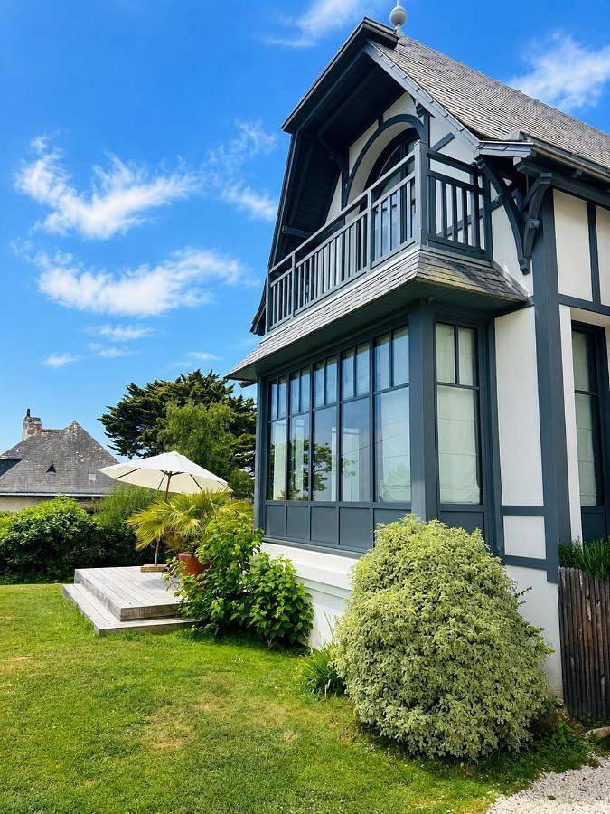Villa pour 9 personnes, avec Terrasse et Jardin ainsi que Piscine et Vue