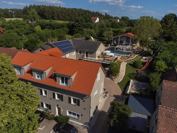 Ferienwohnung für 2 Personen, mit Whirlpool und Terrasse sowie Garten und Pool in Haundorf