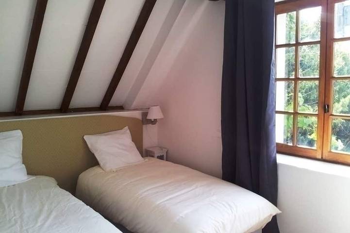 Gîte pour 12 personnes, avec jardin à Bressolles - 2