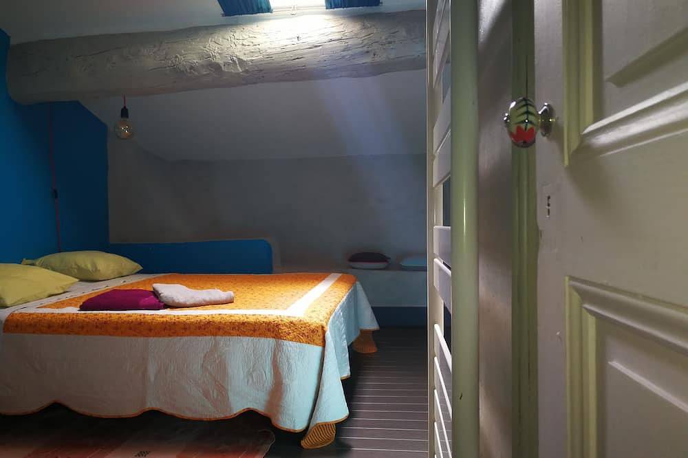 Appartement entier, Appartement familial de 150 m²   au  cœur historique de la ville in Perpignan, Côte d'Améthyste