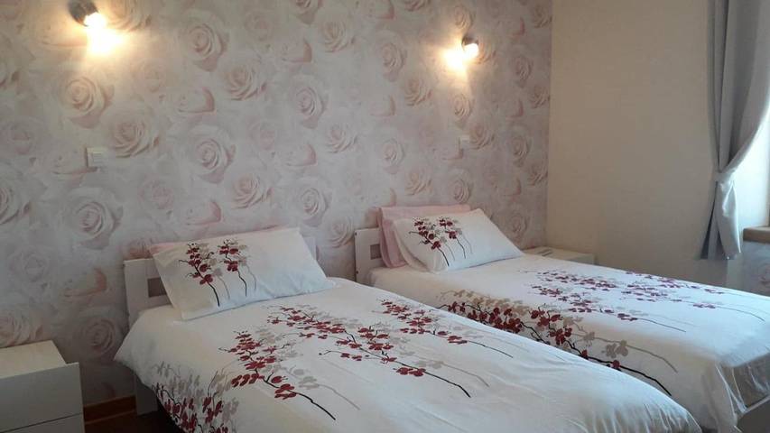 Location de vacances pour 2 personnes, avec terrasse à Marcenat - 4