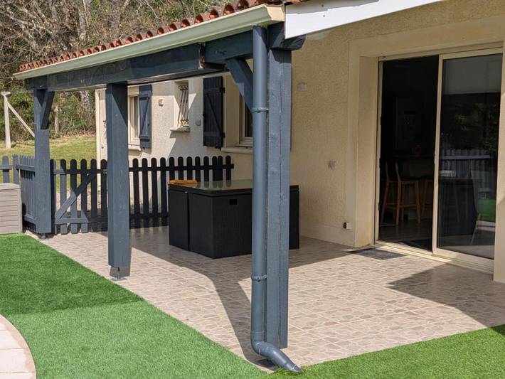 Location de vacances pour 7 personnes, avec piscine et vue ainsi que terrasse et jardin, animaux acceptés à Limeyrat - 2