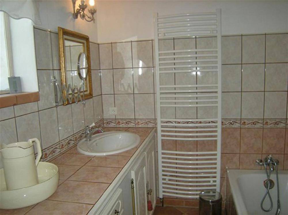 Double Room with Private Bathroom in Vaison-la-Romaine, Parc naturel régional du Mont-Ventoux