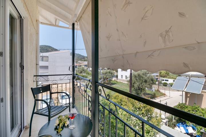 Gîte pour 2 personnes, avec balcon et jardin à Leucade - 2