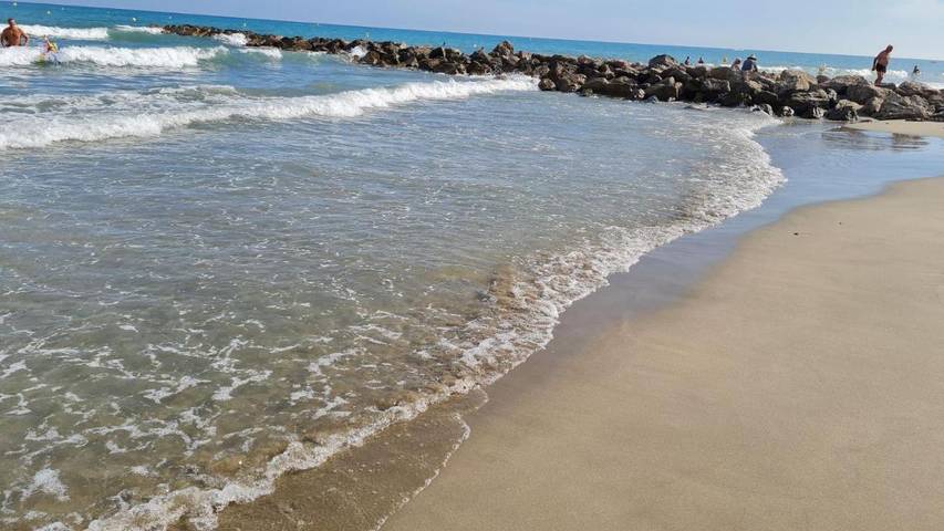 Camping pour 6 personnes, avec bassin pour enfant ainsi que terrasse et piscine à Vic-la-Gardiole - 4