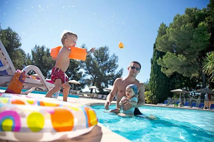 Gîte pour 4 personnes, avec terrasse ainsi que sauna et piscine à Le Pradet - 2